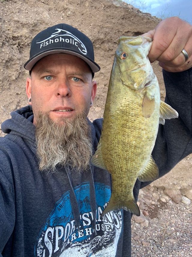 Fishoholic FlexFit Blk-SLVR-s/m Fishing Hat – Semi-Fitted Fishing Hat (FF-SLVR-s/m)