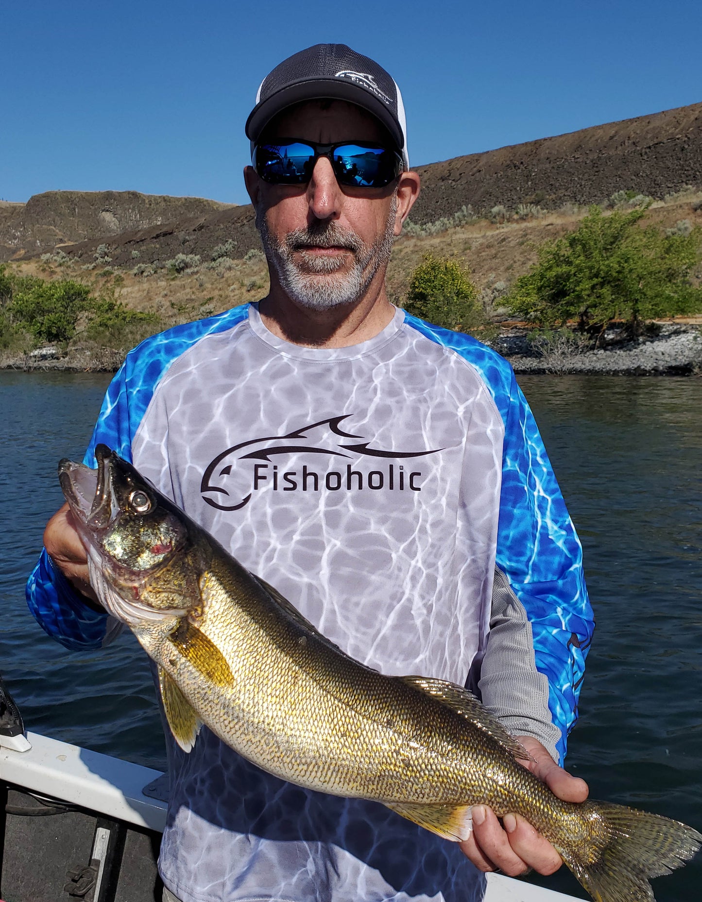 Fishoholic Pro Series Polarized Fishing Sunglasses w' Rubber  Accents - UV400 Sun Protection - Fishing Gift (proFX_BLKstk-BLU-blk) :  Sports & Outdoors